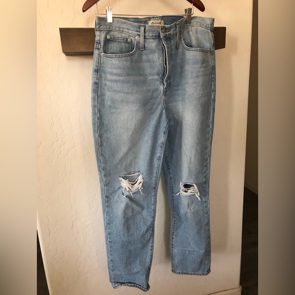 Madewell|Classic straight Jean in distressed style, light wash & high waisted••• - Picture 3 of 16